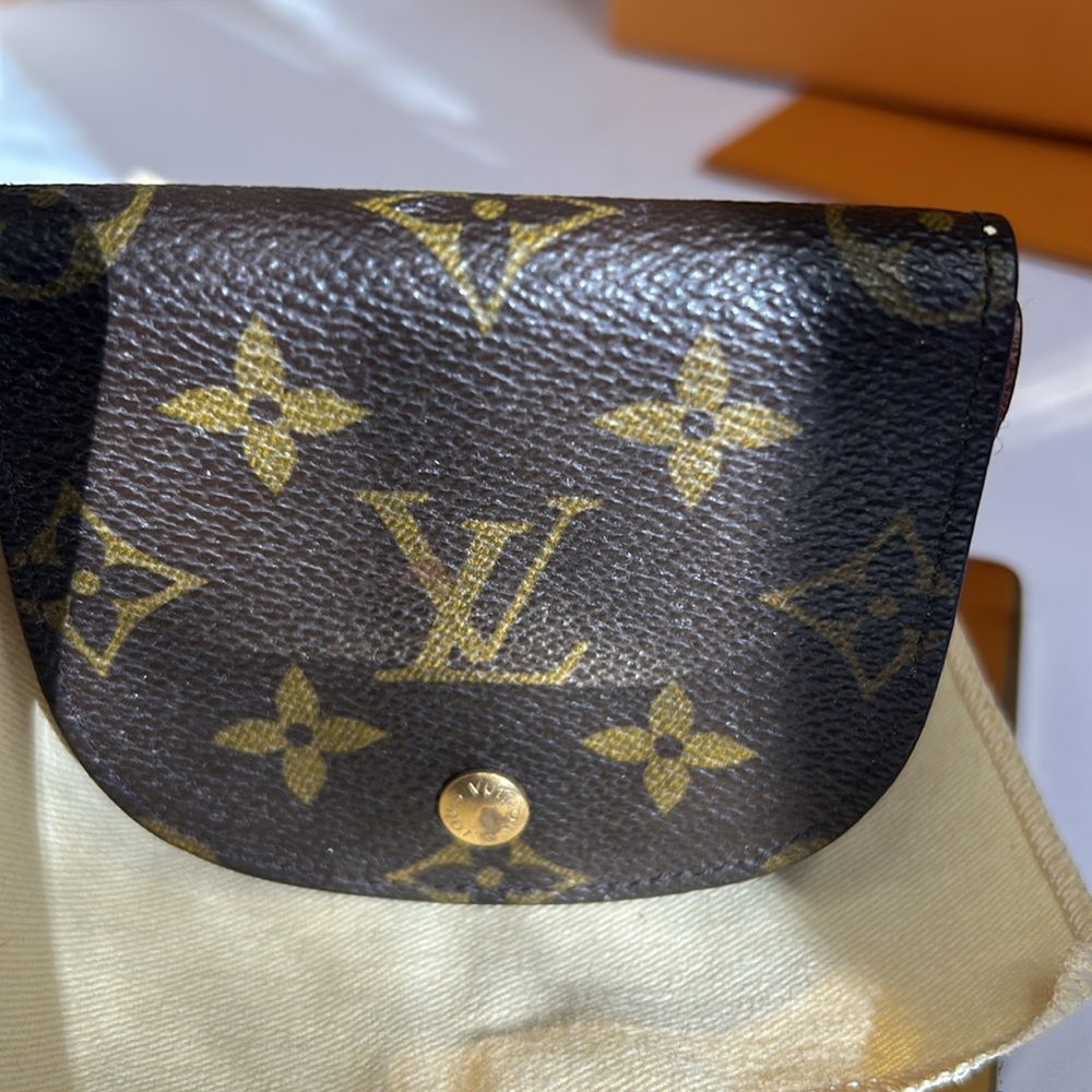 Louis Vuitton Monogram Round Coin Pouch - Picture 3 of 13